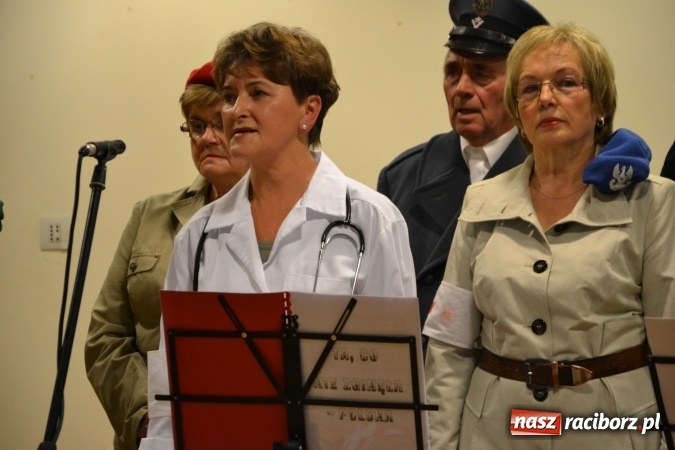 Zdjęcie w galerii na portalu naszraciborz.pl: Ta, co nie zginęła - Polska. Widowisko patriotyczne na Zamku Piastowskim wiadomości z regionu