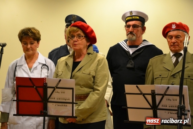 Zdjęcie w galerii na portalu naszraciborz.pl: Ta, co nie zginęła - Polska. Widowisko patriotyczne na Zamku Piastowskim wiadomości z regionu