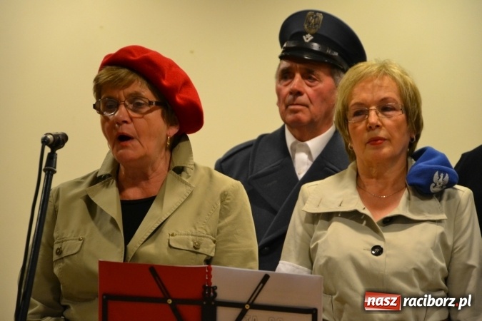 Zdjęcie w galerii na portalu naszraciborz.pl: Ta, co nie zginęła - Polska. Widowisko patriotyczne na Zamku Piastowskim wiadomości z regionu