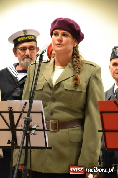 Zdjęcie w galerii na portalu naszraciborz.pl: Ta, co nie zginęła - Polska. Widowisko patriotyczne na Zamku Piastowskim wiadomości z regionu