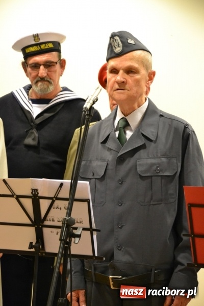 Zdjęcie w galerii na portalu naszraciborz.pl: Ta, co nie zginęła - Polska. Widowisko patriotyczne na Zamku Piastowskim wiadomości z regionu