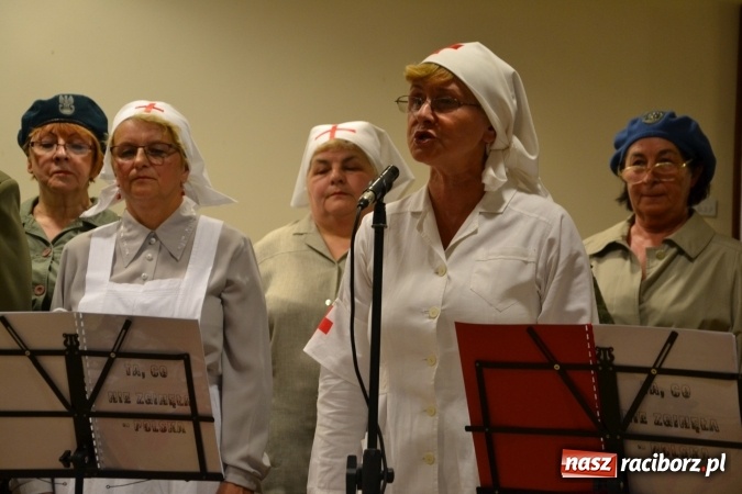 Zdjęcie w galerii na portalu naszraciborz.pl: Ta, co nie zginęła - Polska. Widowisko patriotyczne na Zamku Piastowskim wiadomości z regionu