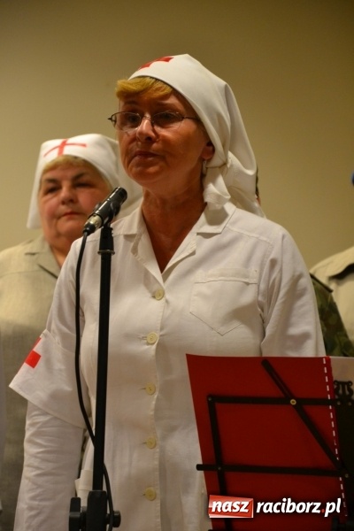 Zdjęcie w galerii na portalu naszraciborz.pl: Ta, co nie zginęła - Polska. Widowisko patriotyczne na Zamku Piastowskim wiadomości z regionu