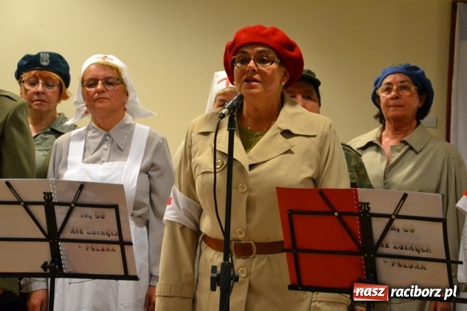 Zdjęcie w galerii na portalu naszraciborz.pl: Ta, co nie zginęła - Polska. Widowisko patriotyczne na Zamku Piastowskim wiadomości z regionu