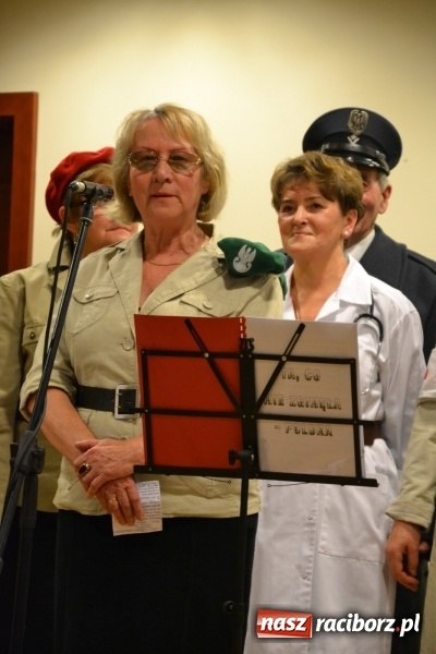 Zdjęcie w galerii na portalu naszraciborz.pl: Ta, co nie zginęła - Polska. Widowisko patriotyczne na Zamku Piastowskim wiadomości z regionu