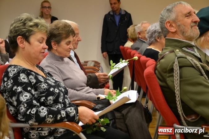 Zdjęcie w galerii na portalu naszraciborz.pl: Ta, co nie zginęła - Polska. Widowisko patriotyczne na Zamku Piastowskim wiadomości z regionu