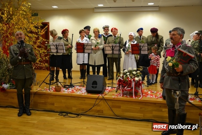 Zdjęcie w galerii na portalu naszraciborz.pl: Ta, co nie zginęła - Polska. Widowisko patriotyczne na Zamku Piastowskim wiadomości z regionu