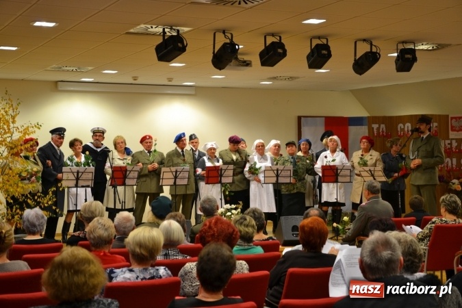 Zdjęcie w galerii na portalu naszraciborz.pl: Ta, co nie zginęła - Polska. Widowisko patriotyczne na Zamku Piastowskim wiadomości z regionu