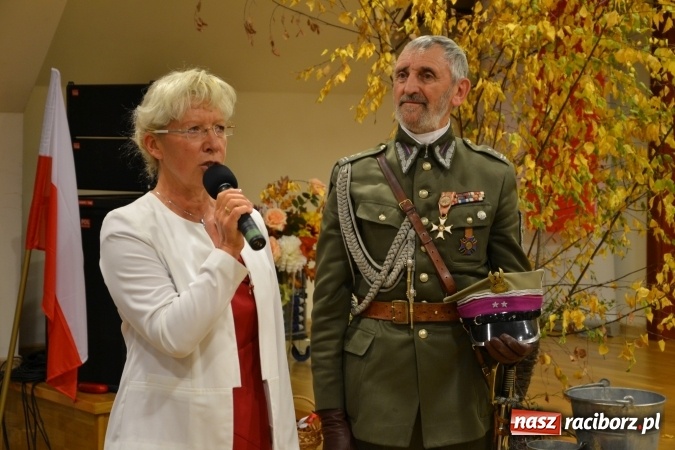 Zdjęcie w galerii na portalu naszraciborz.pl: Ta, co nie zginęła - Polska. Widowisko patriotyczne na Zamku Piastowskim wiadomości z regionu