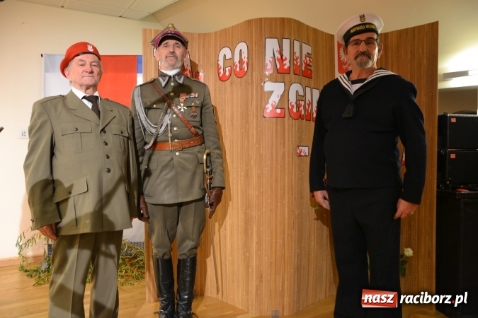 Zdjęcie w galerii na portalu naszraciborz.pl: Ta, co nie zginęła - Polska. Widowisko patriotyczne na Zamku Piastowskim wiadomości z regionu
