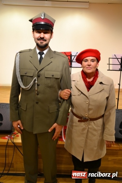 Zdjęcie w galerii na portalu naszraciborz.pl: Ta, co nie zginęła - Polska. Widowisko patriotyczne na Zamku Piastowskim wiadomości z regionu