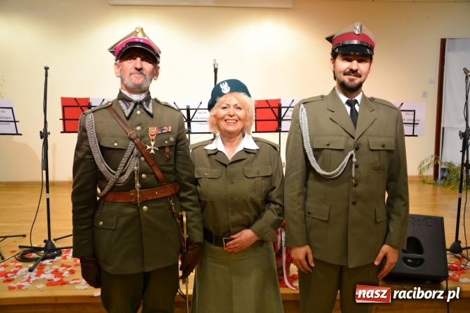 Zdjęcie w galerii na portalu naszraciborz.pl: Ta, co nie zginęła - Polska. Widowisko patriotyczne na Zamku Piastowskim wiadomości z regionu