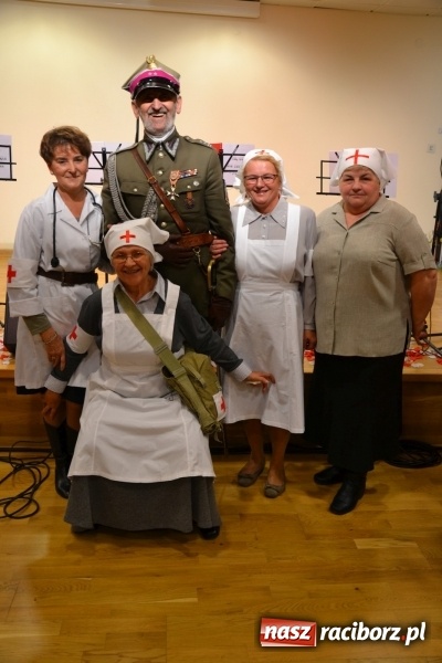 Zdjęcie w galerii na portalu naszraciborz.pl: Ta, co nie zginęła - Polska. Widowisko patriotyczne na Zamku Piastowskim wiadomości z regionu