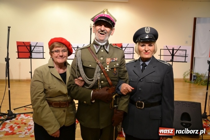 Zdjęcie w galerii na portalu naszraciborz.pl: Ta, co nie zginęła - Polska. Widowisko patriotyczne na Zamku Piastowskim wiadomości z regionu