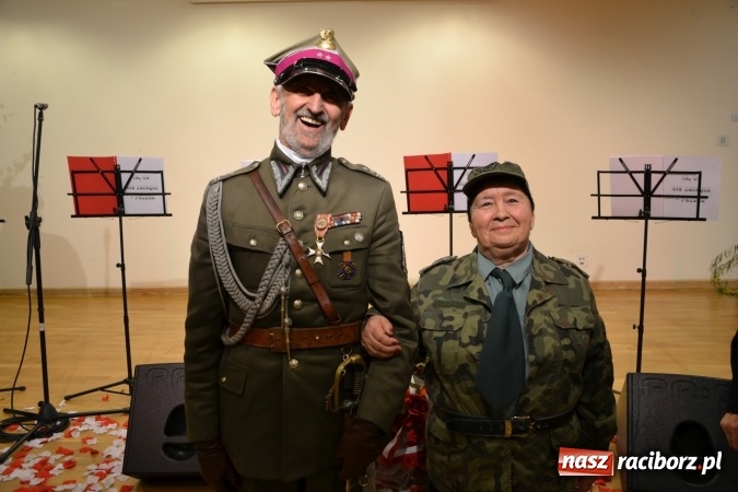 Zdjęcie w galerii na portalu naszraciborz.pl: Ta, co nie zginęła - Polska. Widowisko patriotyczne na Zamku Piastowskim wiadomości z regionu