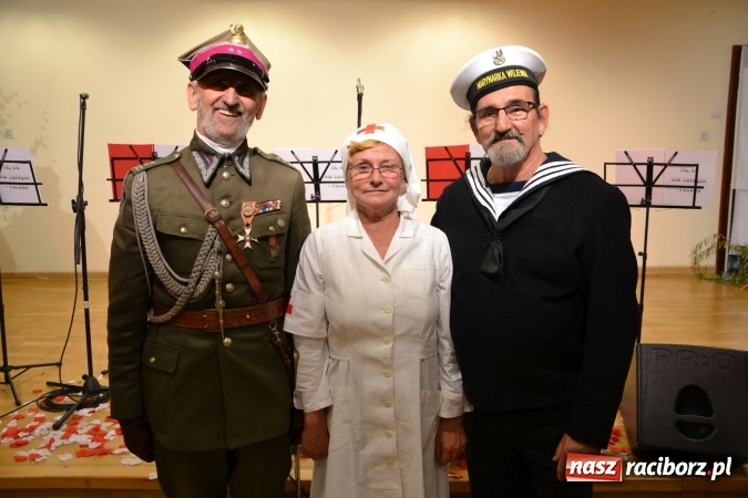 Zdjęcie w galerii na portalu naszraciborz.pl: Ta, co nie zginęła - Polska. Widowisko patriotyczne na Zamku Piastowskim wiadomości z regionu