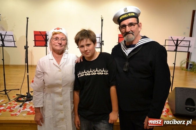 Zdjęcie w galerii na portalu naszraciborz.pl: Ta, co nie zginęła - Polska. Widowisko patriotyczne na Zamku Piastowskim wiadomości z regionu