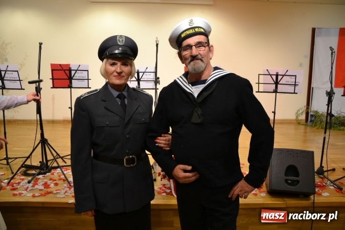 Zdjęcie w galerii na portalu naszraciborz.pl: Ta, co nie zginęła - Polska. Widowisko patriotyczne na Zamku Piastowskim wiadomości z regionu