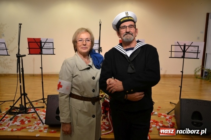 Zdjęcie w galerii na portalu naszraciborz.pl: Ta, co nie zginęła - Polska. Widowisko patriotyczne na Zamku Piastowskim wiadomości z regionu