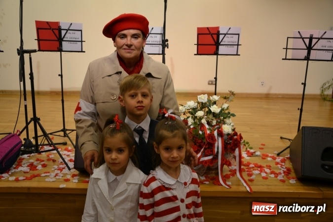 Zdjęcie w galerii na portalu naszraciborz.pl: Ta, co nie zginęła - Polska. Widowisko patriotyczne na Zamku Piastowskim wiadomości z regionu