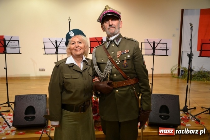 Zdjęcie w galerii na portalu naszraciborz.pl: Ta, co nie zginęła - Polska. Widowisko patriotyczne na Zamku Piastowskim wiadomości z regionu