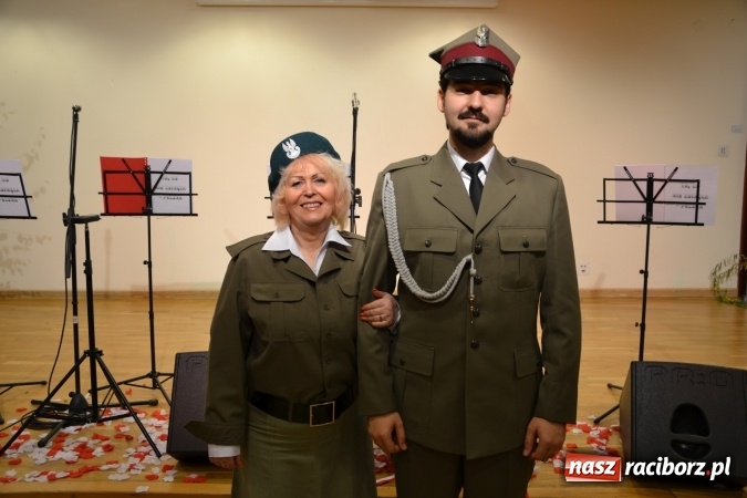 Zdjęcie w galerii na portalu naszraciborz.pl: Ta, co nie zginęła - Polska. Widowisko patriotyczne na Zamku Piastowskim wiadomości z regionu