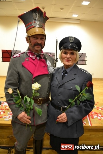 Zdjęcie w galerii na portalu naszraciborz.pl: Ta, co nie zginęła - Polska. Widowisko patriotyczne na Zamku Piastowskim wiadomości z regionu