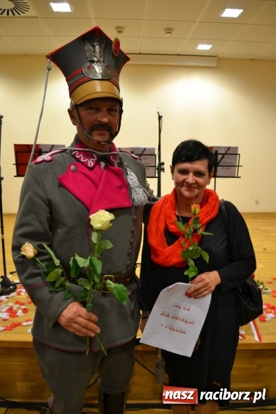 Zdjęcie w galerii na portalu naszraciborz.pl: Ta, co nie zginęła - Polska. Widowisko patriotyczne na Zamku Piastowskim wiadomości z regionu