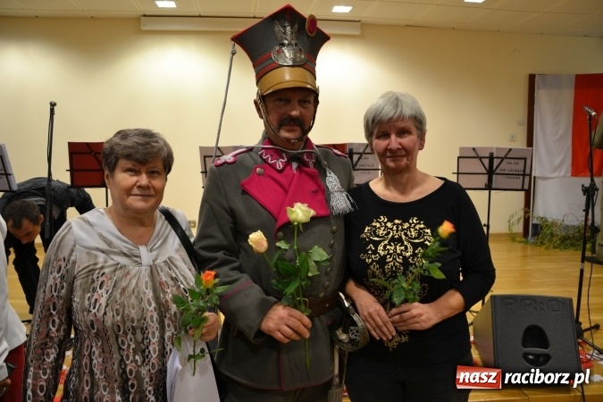 Zdjęcie w galerii na portalu naszraciborz.pl: Ta, co nie zginęła - Polska. Widowisko patriotyczne na Zamku Piastowskim wiadomości z regionu