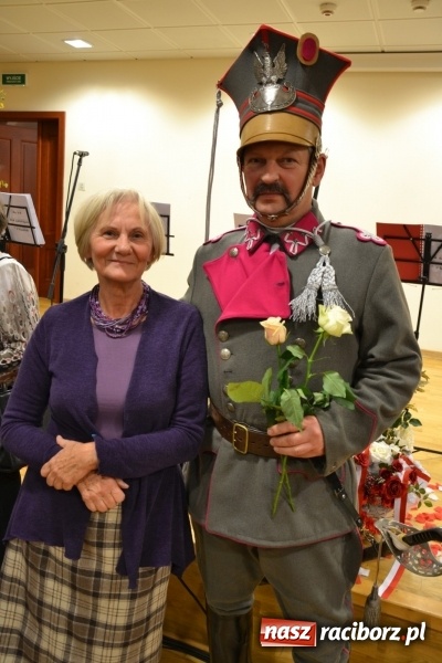 Zdjęcie w galerii na portalu naszraciborz.pl: Ta, co nie zginęła - Polska. Widowisko patriotyczne na Zamku Piastowskim wiadomości z regionu