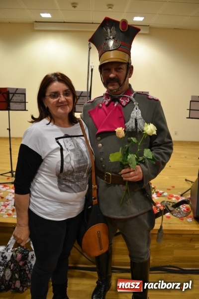 Zdjęcie w galerii na portalu naszraciborz.pl: Ta, co nie zginęła - Polska. Widowisko patriotyczne na Zamku Piastowskim wiadomości z regionu