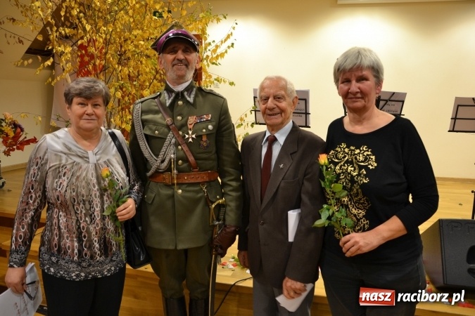 Zdjęcie w galerii na portalu naszraciborz.pl: Ta, co nie zginęła - Polska. Widowisko patriotyczne na Zamku Piastowskim wiadomości z regionu