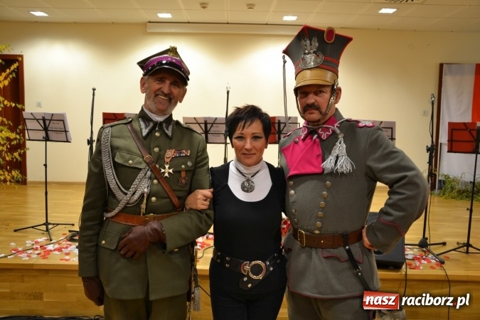 Zdjęcie w galerii na portalu naszraciborz.pl: Ta, co nie zginęła - Polska. Widowisko patriotyczne na Zamku Piastowskim wiadomości z regionu