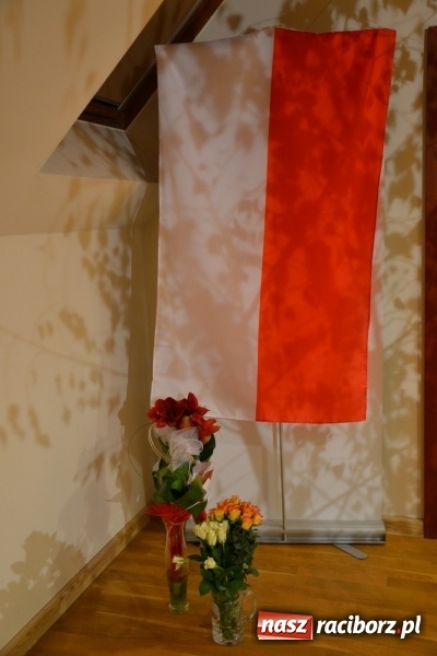 Zdjęcie w galerii na portalu naszraciborz.pl: Ta, co nie zginęła - Polska. Widowisko patriotyczne na Zamku Piastowskim wiadomości z regionu