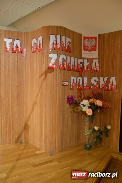 Zdjęcie w galerii na portalu naszraciborz.pl: Ta, co nie zginęła - Polska. Widowisko patriotyczne na Zamku Piastowskim wiadomości z regionu