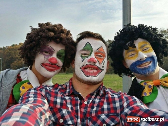 Zdjęcie w galerii na portalu naszraciborz.pl: Po raz trzeci ruszyła akcja wychowank&oacute;w raciborskiego poprawczaka pod nazwą My POMAGAMY - POMAGAJCIE i Wy wiadomości z regionu