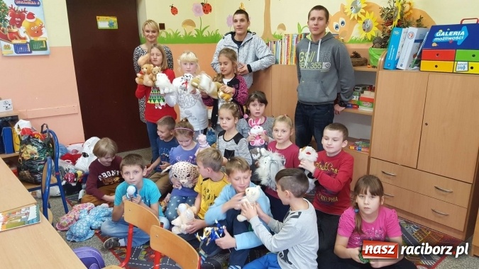 Zdjęcie w galerii na portalu naszraciborz.pl: Po raz trzeci ruszyła akcja wychowank&oacute;w raciborskiego poprawczaka pod nazwą My POMAGAMY - POMAGAJCIE i Wy wiadomości z regionu