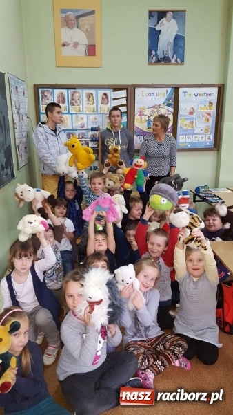 Zdjęcie w galerii na portalu naszraciborz.pl: Po raz trzeci ruszyła akcja wychowank&oacute;w raciborskiego poprawczaka pod nazwą My POMAGAMY - POMAGAJCIE i Wy wiadomości z regionu