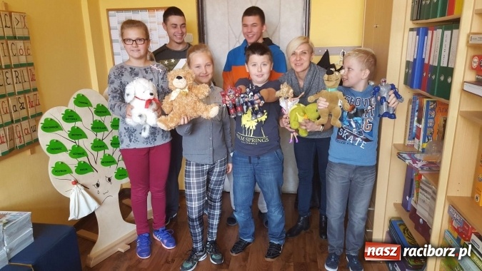 Zdjęcie w galerii na portalu naszraciborz.pl: Po raz trzeci ruszyła akcja wychowank&oacute;w raciborskiego poprawczaka pod nazwą My POMAGAMY - POMAGAJCIE i Wy wiadomości z regionu