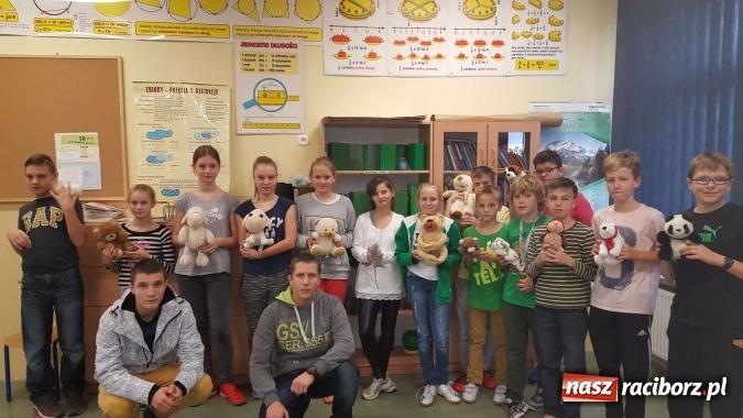 Zdjęcie w galerii na portalu naszraciborz.pl: Po raz trzeci ruszyła akcja wychowank&oacute;w raciborskiego poprawczaka pod nazwą My POMAGAMY - POMAGAJCIE i Wy wiadomości z regionu