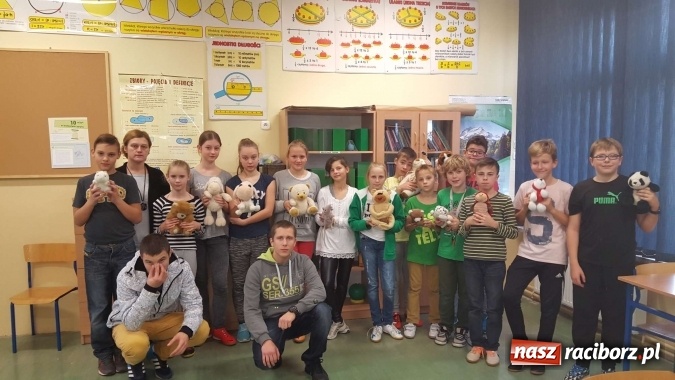 Zdjęcie w galerii na portalu naszraciborz.pl: Po raz trzeci ruszyła akcja wychowank&oacute;w raciborskiego poprawczaka pod nazwą My POMAGAMY - POMAGAJCIE i Wy wiadomości z regionu