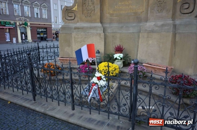 Zdjęcie w galerii na portalu naszraciborz.pl: Je Suis Paris - raciborzanie solidarni z Francją wiadomości z regionu