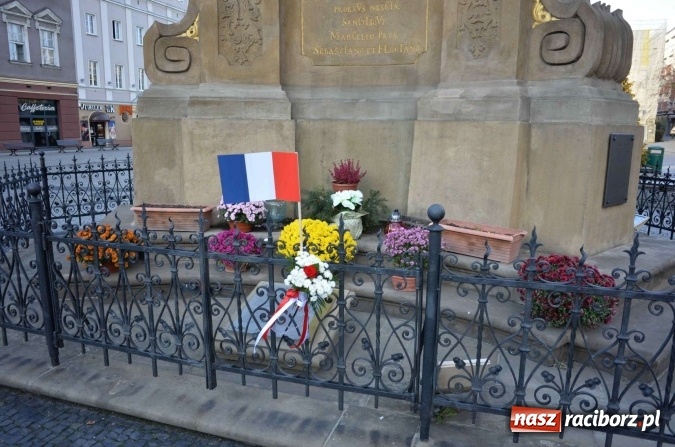 Zdjęcie w galerii na portalu naszraciborz.pl: Je Suis Paris - raciborzanie solidarni z Francją wiadomości z regionu