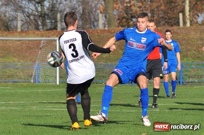 Zdjęcie w galerii na portalu naszraciborz.pl: Niespodzianka przy Srebrnej. Unia przegrała z Fortecą Świerklany wiadomości z regionu