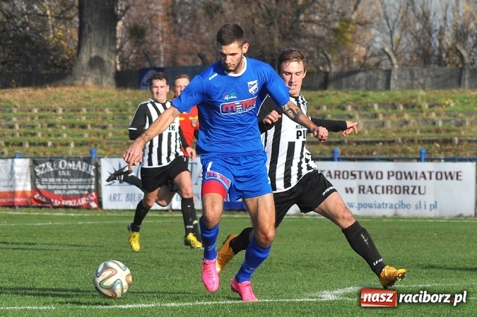 Zdjęcie w galerii na portalu naszraciborz.pl: Niespodzianka przy Srebrnej. Unia przegrała z Fortecą Świerklany wiadomości z regionu