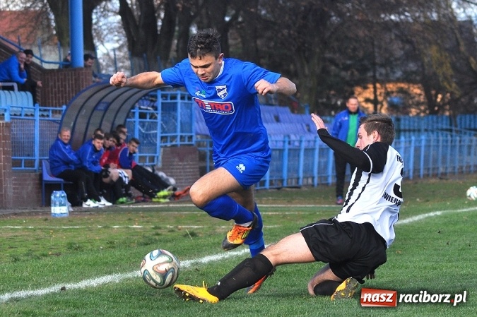 Zdjęcie w galerii na portalu naszraciborz.pl: Niespodzianka przy Srebrnej. Unia przegrała z Fortecą Świerklany wiadomości z regionu