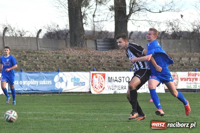 Zdjęcie w galerii na portalu naszraciborz.pl: Niespodzianka przy Srebrnej. Unia przegrała z Fortecą Świerklany wiadomości z regionu