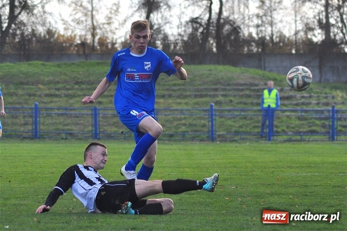Zdjęcie w galerii na portalu naszraciborz.pl: Niespodzianka przy Srebrnej. Unia przegrała z Fortecą Świerklany wiadomości z regionu