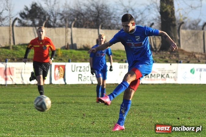 Zdjęcie w galerii na portalu naszraciborz.pl: Niespodzianka przy Srebrnej. Unia przegrała z Fortecą Świerklany wiadomości z regionu