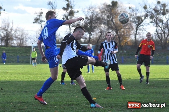 Zdjęcie w galerii na portalu naszraciborz.pl: Niespodzianka przy Srebrnej. Unia przegrała z Fortecą Świerklany wiadomości z regionu